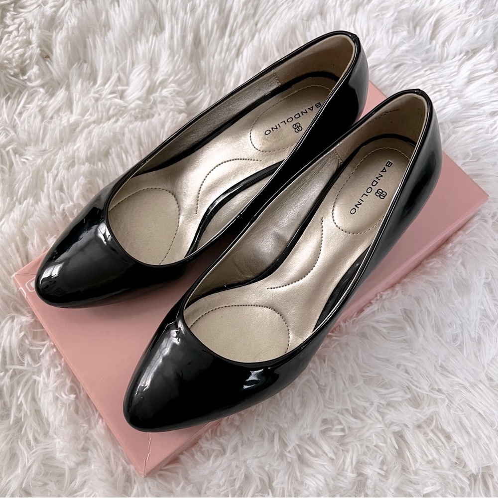 Bandolino black wedge heel flats